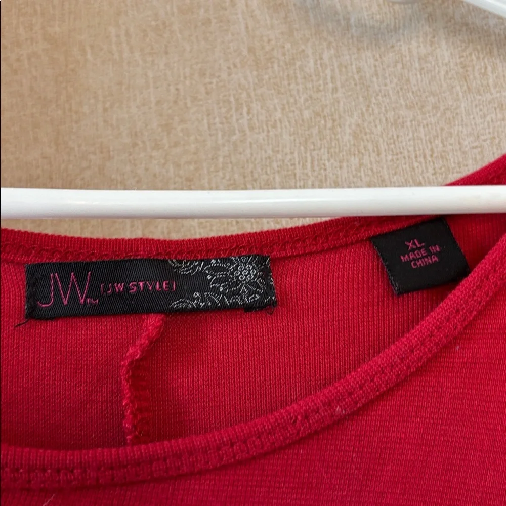 FINAL MARKDOWN Women’s Red Top XL